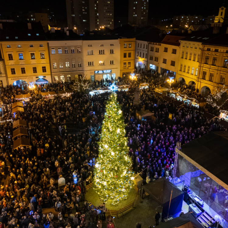 Rozsvěcení vánočních stromů a adventní městečko ve Frýdku-Místku