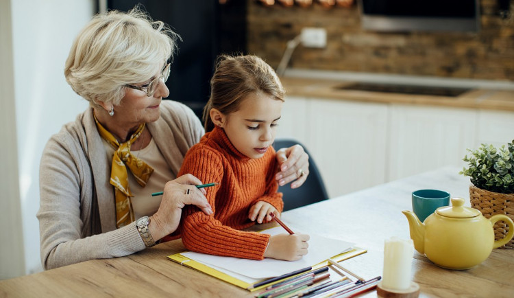 Chůva vyššího věku je žádané, nedostatkové zboží