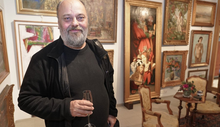 Stárneme a stáváme se karikaturami sebe sama, říká Petr Jarchovský, v jehož novele o domácí péči se může kdokoliv poznat