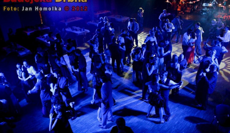 FOTO: Muži zpod vysokých sítí se představili na parketě