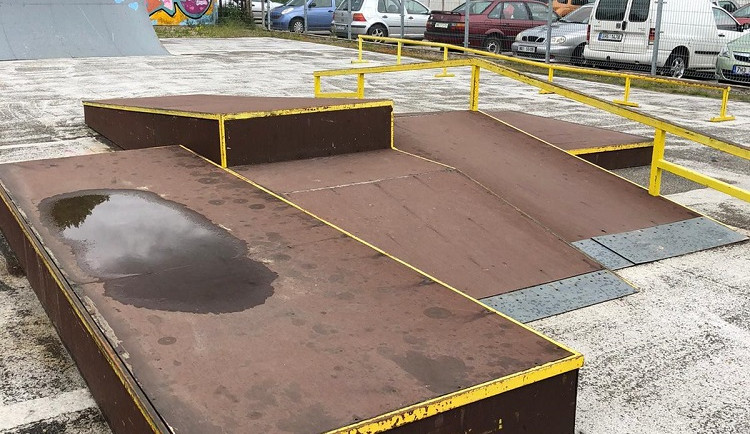 V Náchodě se bourá starý skatepark, pro milovníky skateboardů a koloběžek vznikne nový areál