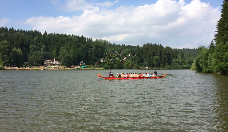 Některá koupaliště v kraji už otevřela, jiná teprve otevřou. Voda v nich vyhovuje