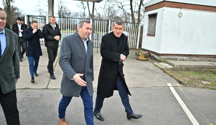Dnes dopoledne přijede do Hradce Králové premiér Andrej Babiš. Doprovodí ho ministr obrany Metnar
