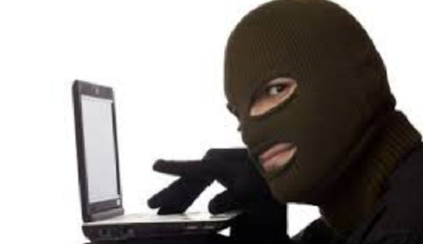 Na Jičínsku naletěl muž údajné příslušnici americké armády. Vymámila z něj 400 tisíc