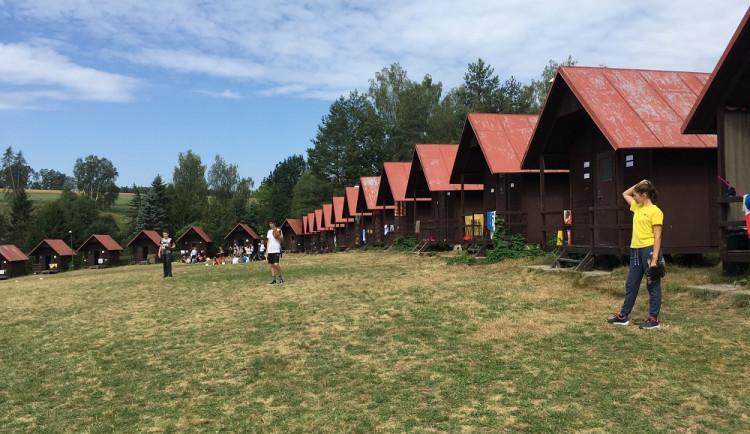 Na táborech v hradeckém kraji padaly od hygieniků pokuty za stravování