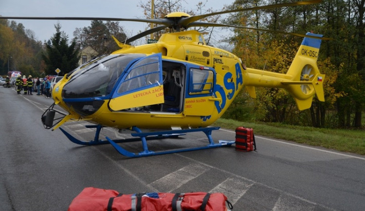 U Svídnice na Rychnovsku došlo k tragické nehodě, při které zemřel řidič osobního auta