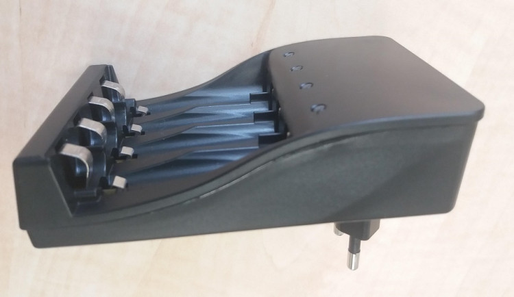 Na trhu se objevila nabíječka baterií, u které může hrozit úraz elektrickým proudem