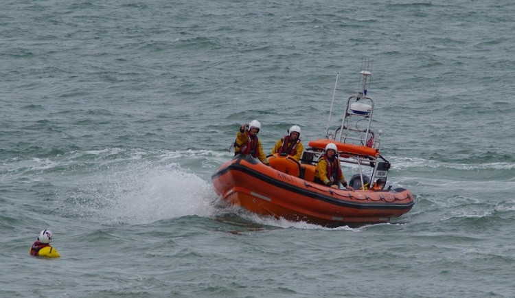 Na písníku ve Smiřicích utonul muž po záchraně svého malého syna