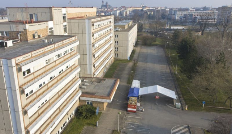 Odběrové centrum COVID-19 hradecké fakultní nemocnice spustilo rezervační systém