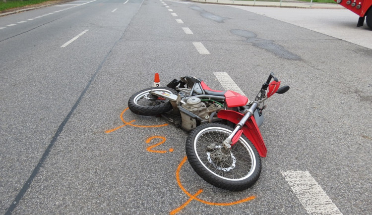 Trutnovští policisté hledají svědky hned dvou dopravních nehod, při kterých došlo ke zranění