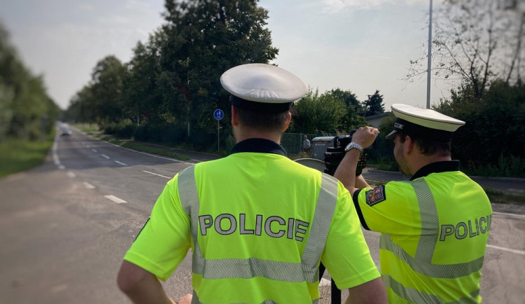 Policisté chystají další dopravně bezpečnostní akci zaměřenou na rychlost a pásy. Na silnicích budou od zítřejšího dne až do neděle