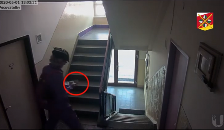 VIDEO: Policie ukončila případ muže, který se vydával za poslíčka a okrádal seniory