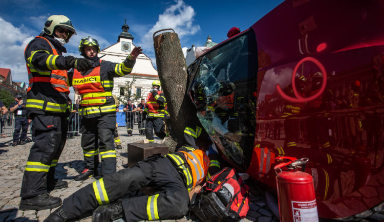 Východočeští hasiči soutěžili ve vyprošťování u dopravních nehod. Nejlépe dopadli ti z Trutnova s ze Svitav