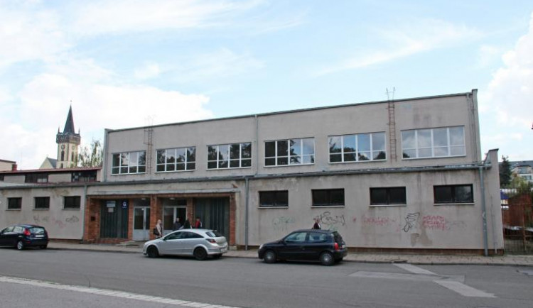 Tělocvična na nábřeží Jiřího Wolkera ve Dvoře se zateplí a získá nová okna