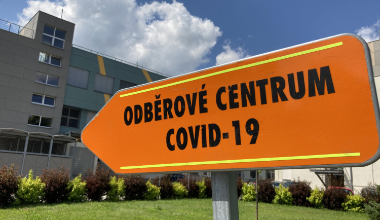 Odběrové centrum COVID-19 v hradecké fakultní nemocnici zřídilo třetí odběrové místo