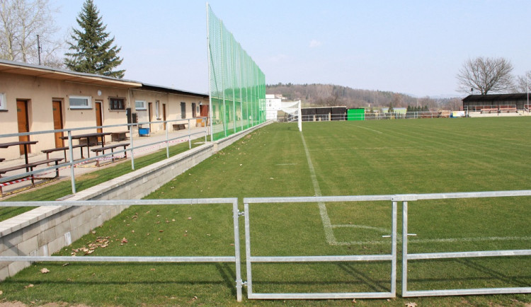 Rekonstrukce druhé etapy fotbalového zázemí v Hořicích se uspíšila. Demolice začne už příští týden