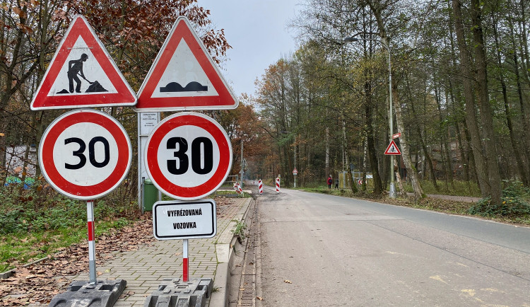 Bruslaři se dočkají nové silnice na Hradečnici