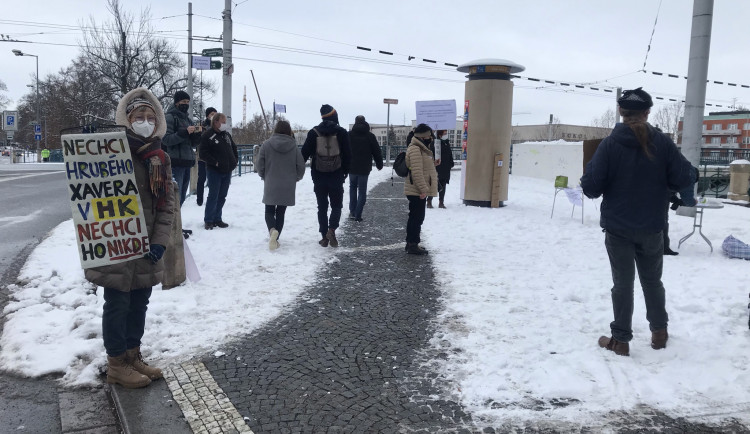 V Hradci se dnes demonstrovalo: kontroverzní Luboš Xaver Veselý do Českého rozhlasu (ne)patří