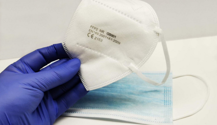 Sušení respirátorů v troubě nebo dezinfikování alkoholem? Záleží, jaký typ respirátoru máte