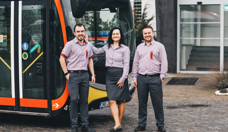 Hradecký dopravní podnik přestrojí své zaměstnance do nových uniforem