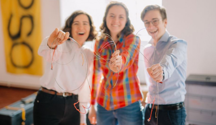 Police Symphony Orchestra organizuje sběr použitých strun pro muzikanty z chudých částí světa