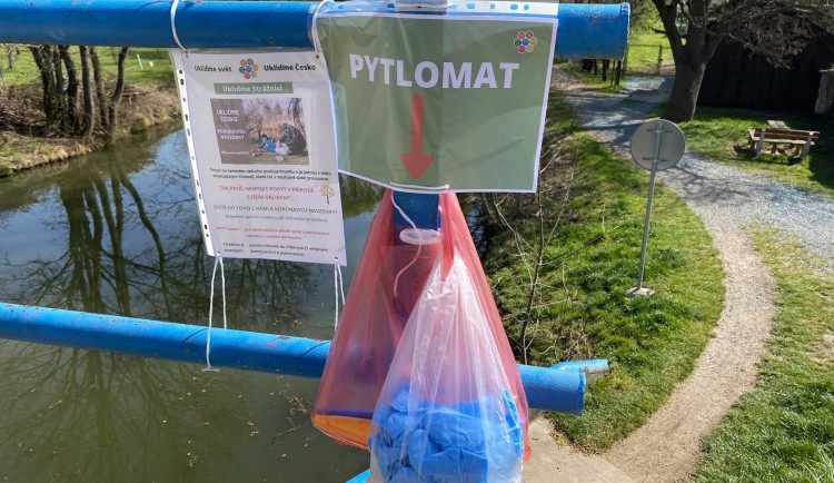 Dobrovolníci zítra uklidí Česko. Takový nepořádek jako letos jsme ještě nezažili, upozorňují organizátoři