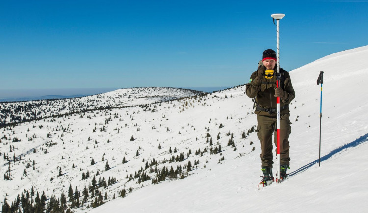 Mapa republiky v Krkonoších hlásí stále přes půl metru sněhu