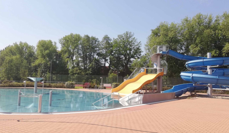 Koupaliště v Meziměstí možná zavře, návštěvníky odrazují protikoronavirová opatření