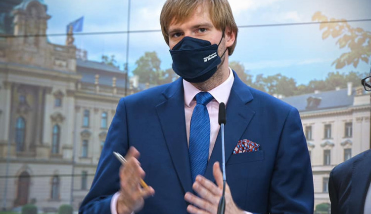 Ministerstvo podává trestní oznámení na Landovu iniciativu. Obviňuje ji ze sabotáže