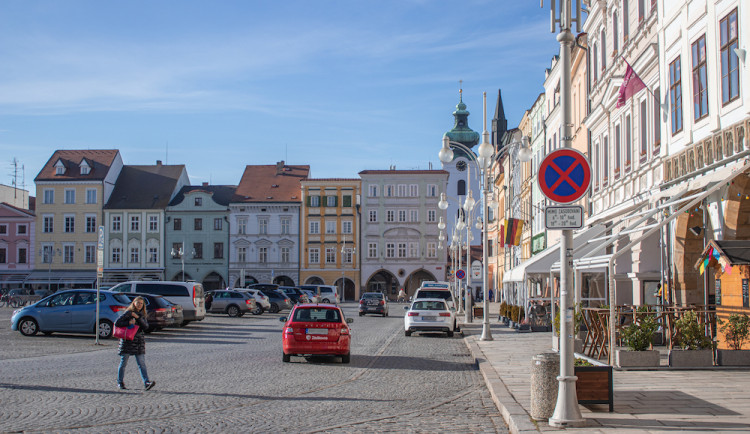 ANKETA: Zrušení kruhového objezdu, zeleň a nové pěší zóny. Jak bude vypadat doprava v historickém centru města?