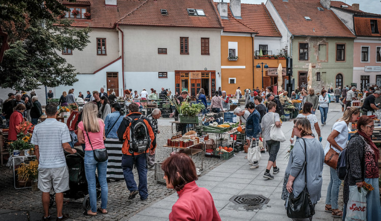 Farmářské trhy v Budějcích se na jeden víkend přesunou na neděli
