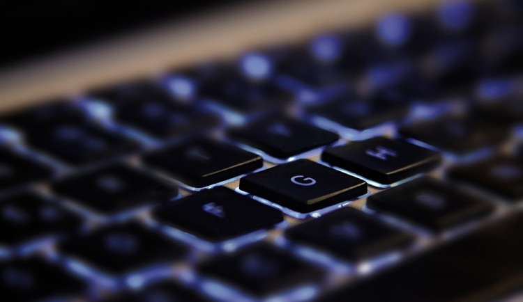 Další ženy naletěly podvodníkovi na internetu. Připravil je o více než 100 tisíc korun
