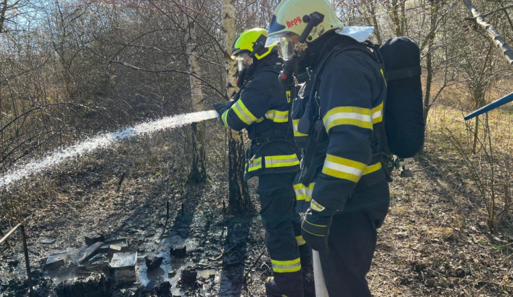 Hasiči museli zasahovat u několika požárů. V Netolické ulici začala hořet kuchyň