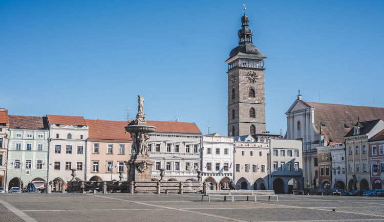 POLITICKÁ KORIDA: Měly by být toalety v restauracích zdarma otevřené pro veřejnost? Odpovídají zastupitelé