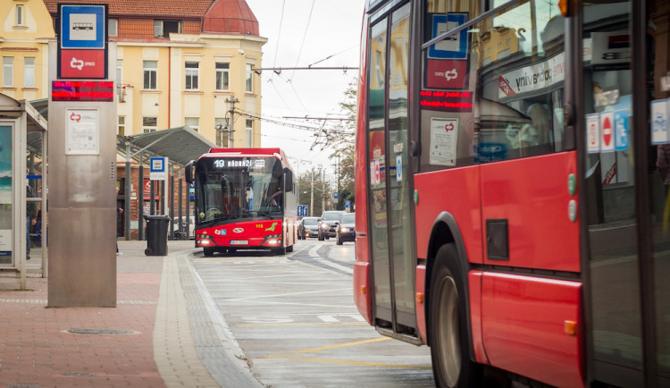 POLITICKÁ KORIDA: Jak řešit situaci v dopravním podniku?