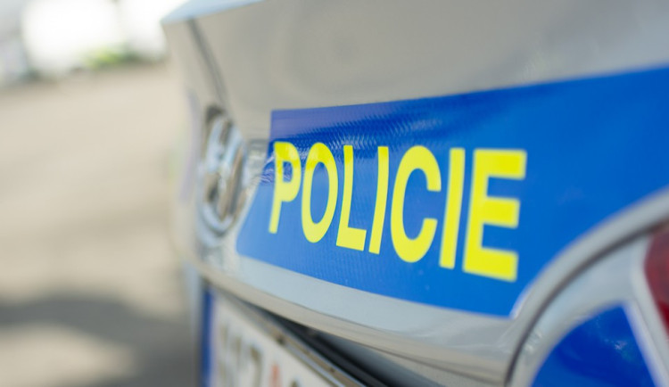 Policie pátrá po bílém karavanu. Někdo ho ukradl z kempu