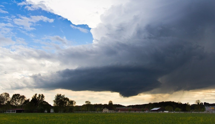 U Českých Budějovic vznikla supercela, informovali meteorologové