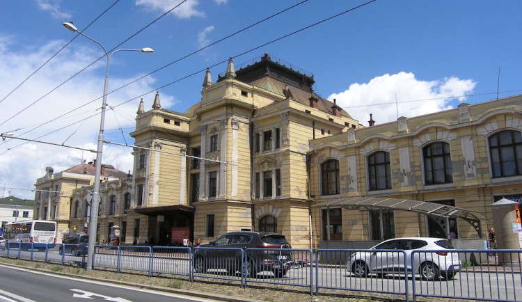 Jihočeský kraj má nové kulturní památky. Titul získala budova nádraží nebo šibenice