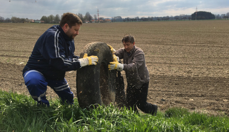 Sobota je ve znamení úklidu. Tisíce lidí v Česku sbírají odpadky