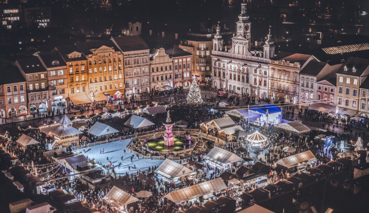 Kluziště, vyhlídkové kolo, ale i novinky. Advent v Budějcích bude bez omezení