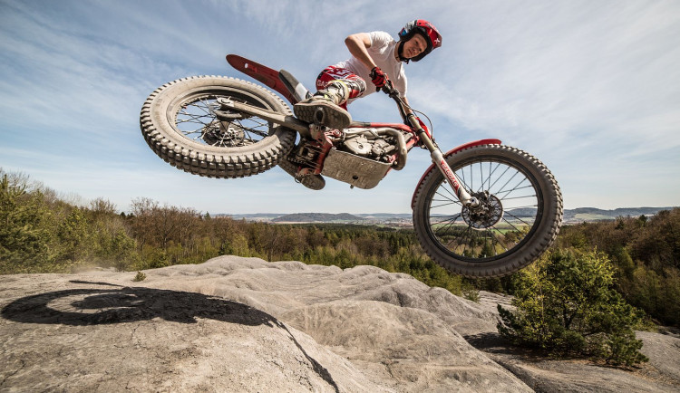 Už dvacet let jezdí moto trial, loni se Martin Matějíček blýskl i ve finále Česko Slovensko má talent