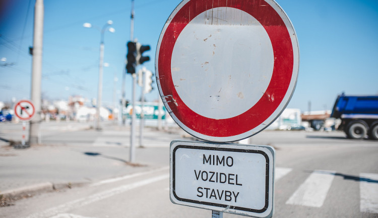 Kvůli výstavbě propojky se uzavře část ulice Na Sádkách