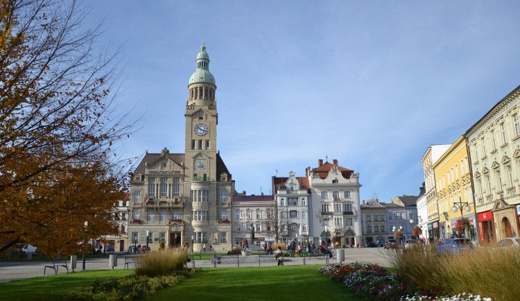 Pošta v Plumlovské ulici v Prostějově možná ještě dostane šanci. Na úkor pošty v Čechovicích