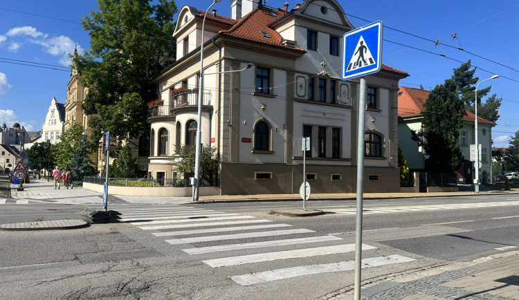 Rekonstrukce Slavie uzavře na rok cyklostezku. Na hlavní silnici chce dát město semafory