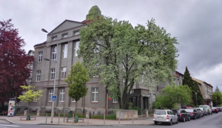 Kraj pokračuje s přípravou střední keramické školy. Náklady jsou 1,5 miliardy, pomůže dotace
