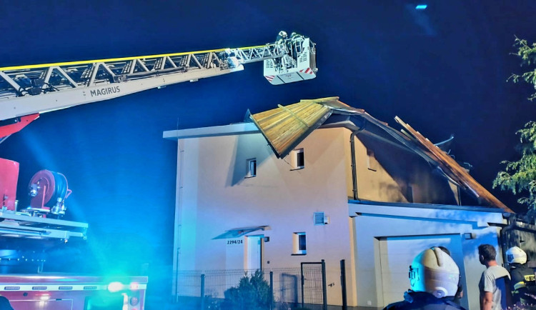 Lidé jsou po bouři bez elektřiny. Živitelka pokračuje, v obchodním centru stojí eskalátory
