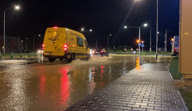Město řeší následky sobotní bouře. Primátorka svolala krizový štáb
