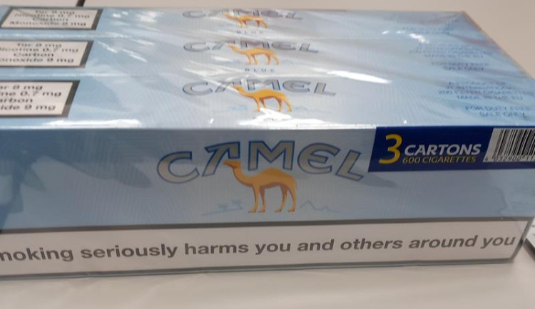 Karton cigaret z Turecka se může prodražit. Na dovážené zboží dohlíží na letišti celníci