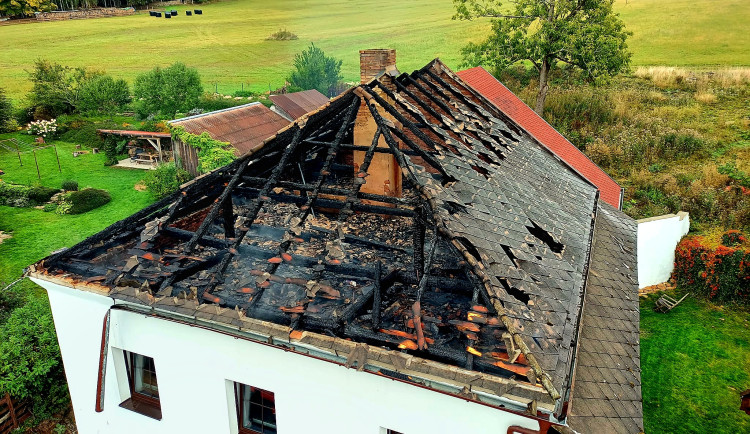 Na Prachaticku hořel rodinný dům. Škoda je kolem dvou milionů korun