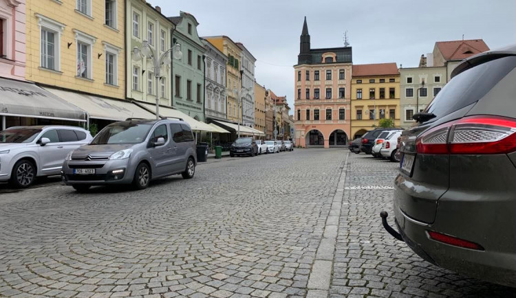 Dopravu v centru chce město řešit formou sdílených zón. Jde o novinku v legislativě
